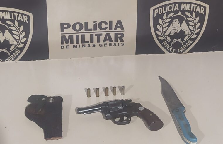 PM atua na região. Arma de fogo e faca apreendidas