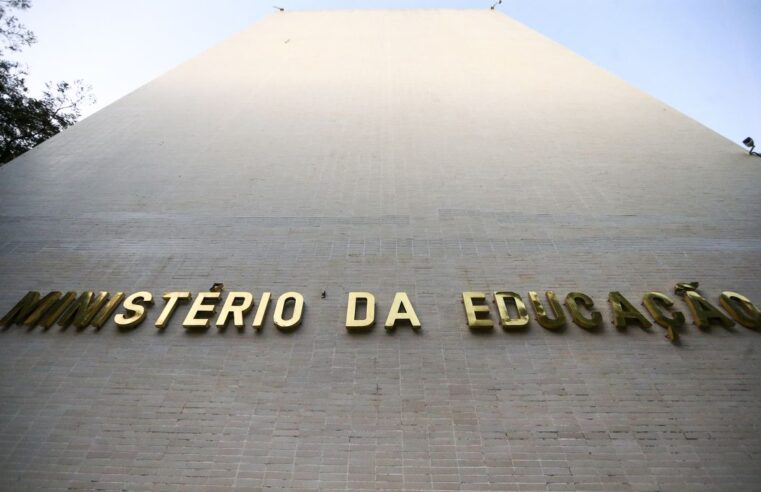 Instituições federais de ensino têm até 31 de dezembro para emitir diplomas digitais