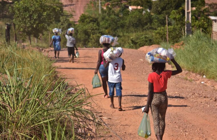 Pandemia: fome aumenta no Brasil, na medida em que caem as doações