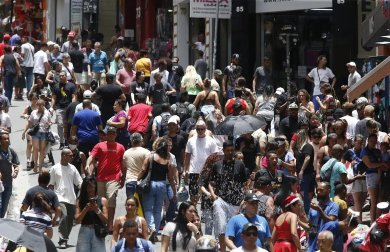 Frente Parlamentar debate projetos sobre trabalho em feriados e dosimetria de multas