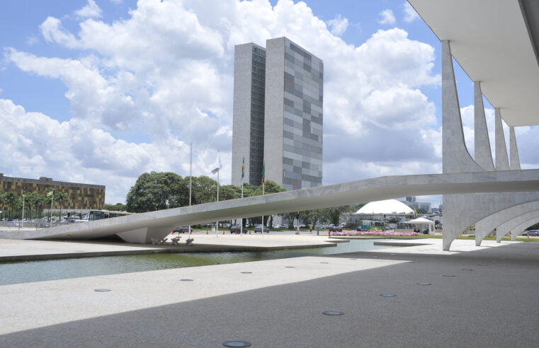 AUXÍLIO BRASIL: Complemento do benefício pode ser votado nesta semana