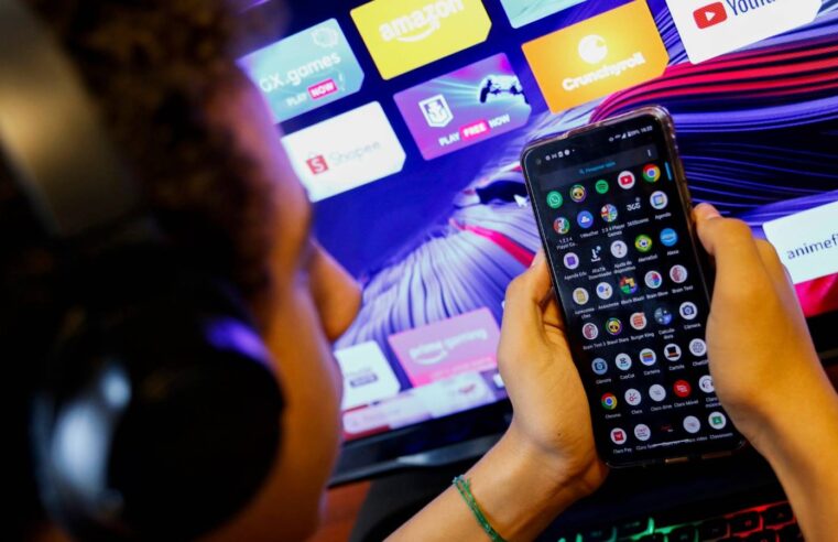 Sinal gratuito para celulares pode revolucionar a TV no Brasil, defende secretário