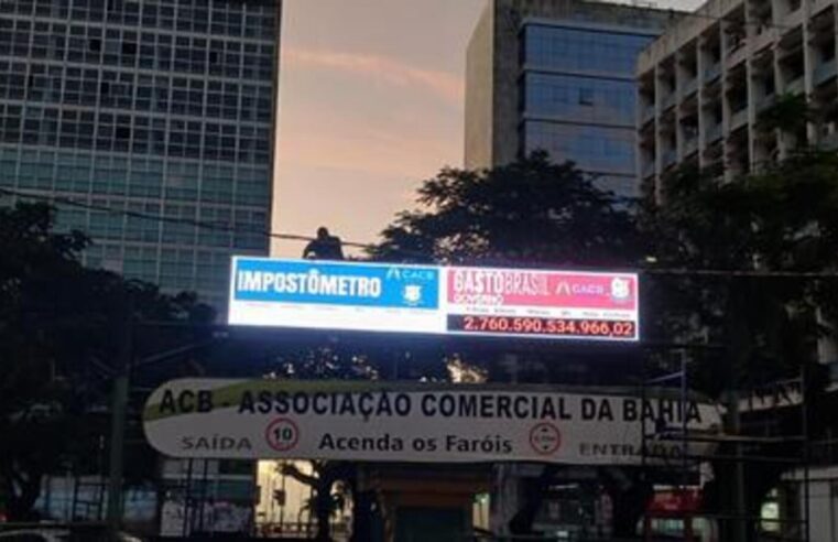 Salvador recebe painel do Gasto Brasil em frente à associação comercial mais antiga do país