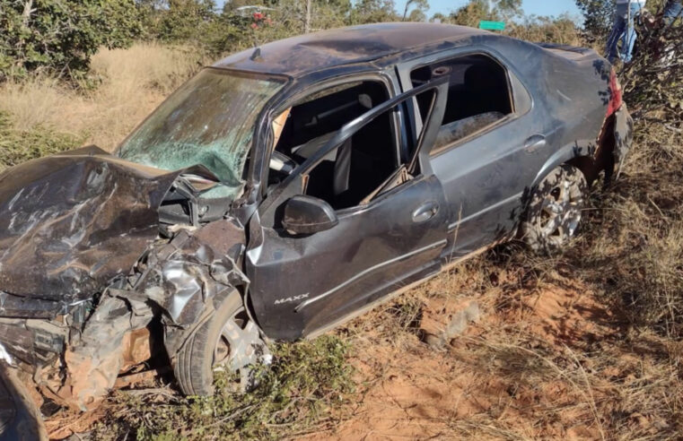 Samu socorre vítima de colisão entre carros