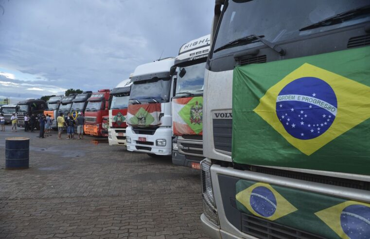 Transporte rodoviário de cargas teme aumento de custos após decisão do STF.