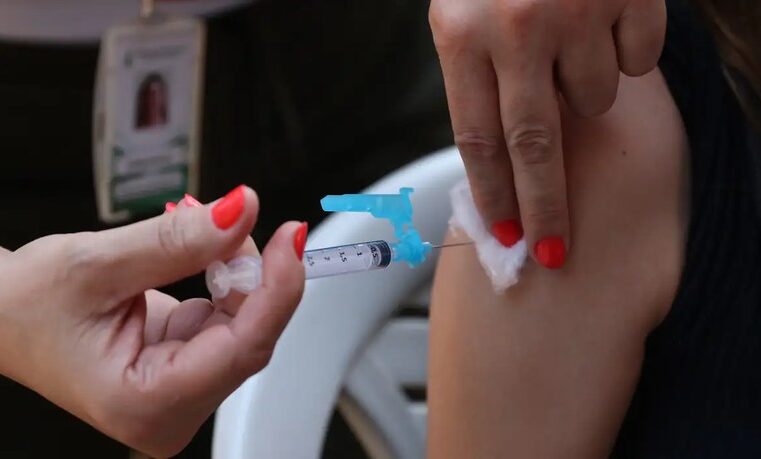 HPV: vacinação é forma mais eficaz de proteção