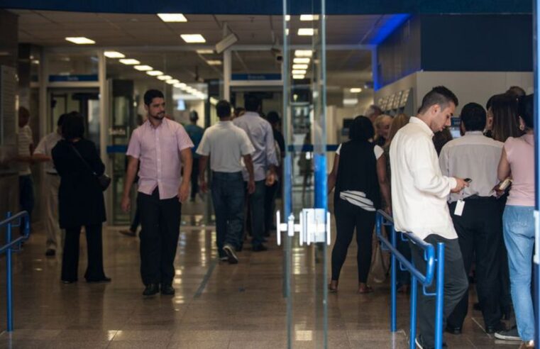 Agências bancárias só voltam a atender o público na quarta-feira de cinzas, informa Febraban