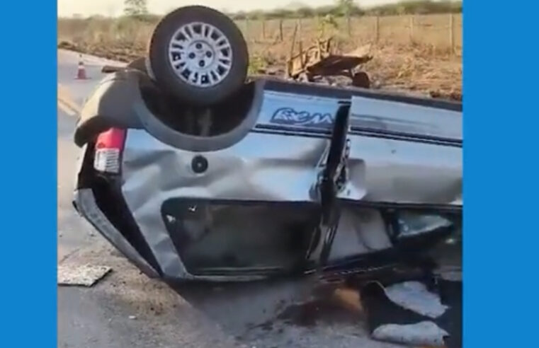 Grave acidente envolvendo carro e carroças