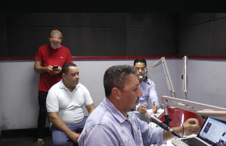 Prefeito de Januária visita a rádio e divulga realizações no município
