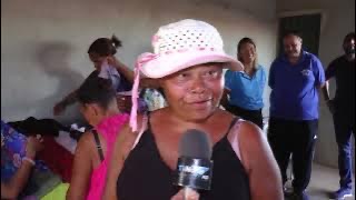 Escola arrecada roupas e faz doações a famílias carentes