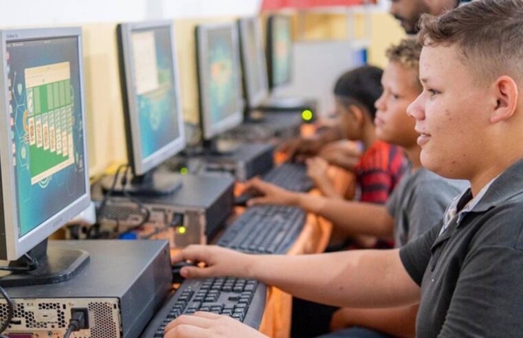 Escolas Conectadas leva internet a 68% das escolas públicas e avança na universalização do acesso