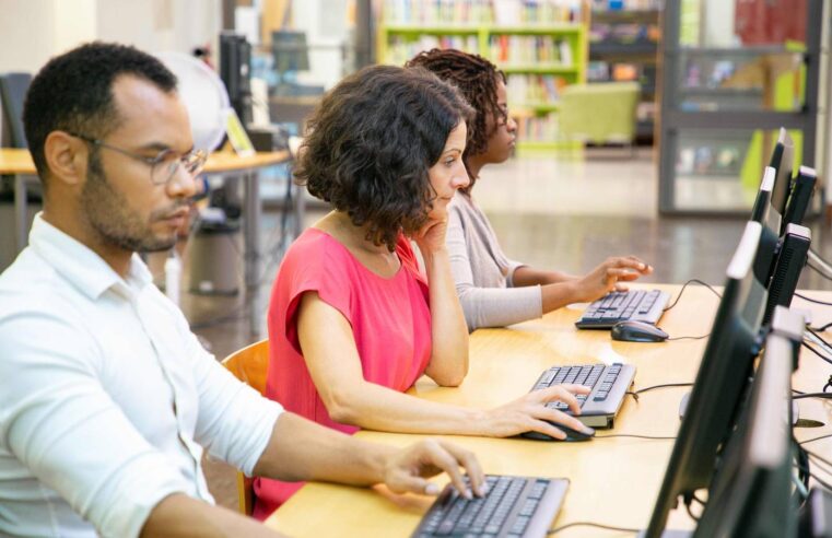 Computadores para Inclusão: estados e municípios receberam mais de mil laboratórios de informática em 2025