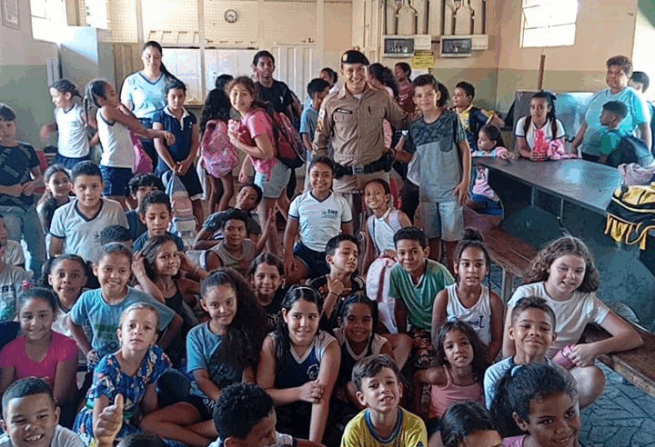 Escola Municipal recebe a PM para palestra sobre trânsito