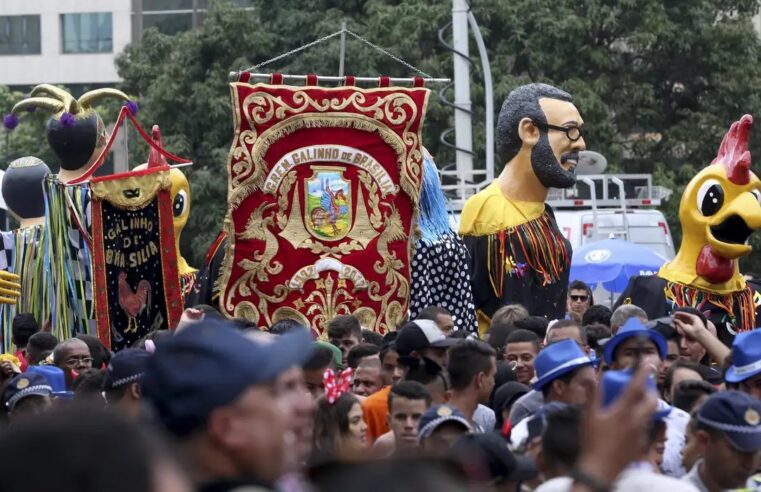 Hidratação beber água é a melhor opção para controlar exageros nos dias de folia.