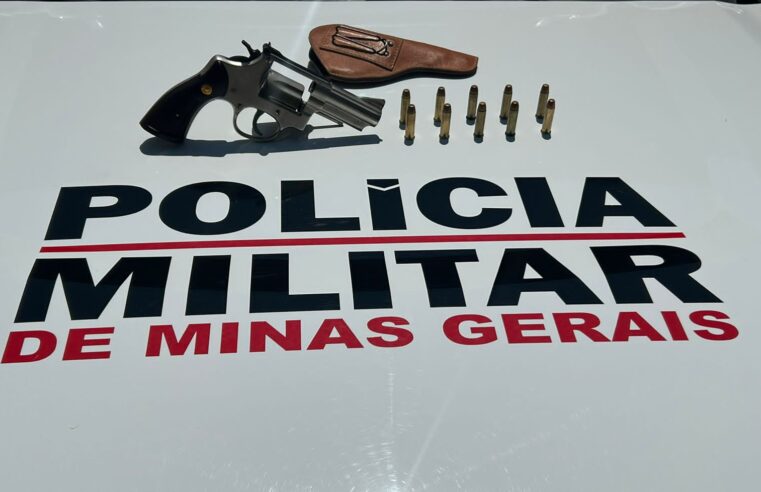 Polícia Militar apreende arma de fogo, balas e um coldre