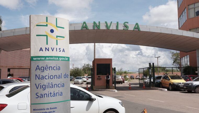 Representante da Anvisa diz que vacina Sputnik V não está inviabilizada no Brasil