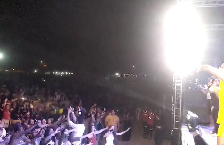 Araketu agita a praia de Januária!