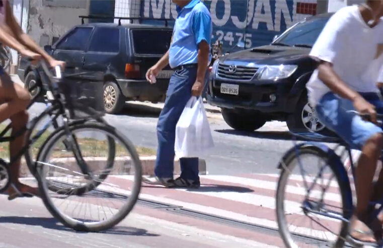 Confira imagens de bicicletas nas ruas e PM faz orientação