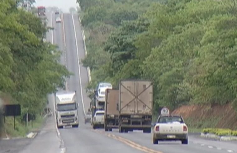 Acidente na BR-251 em Francisco Sá no Norte de Minas .