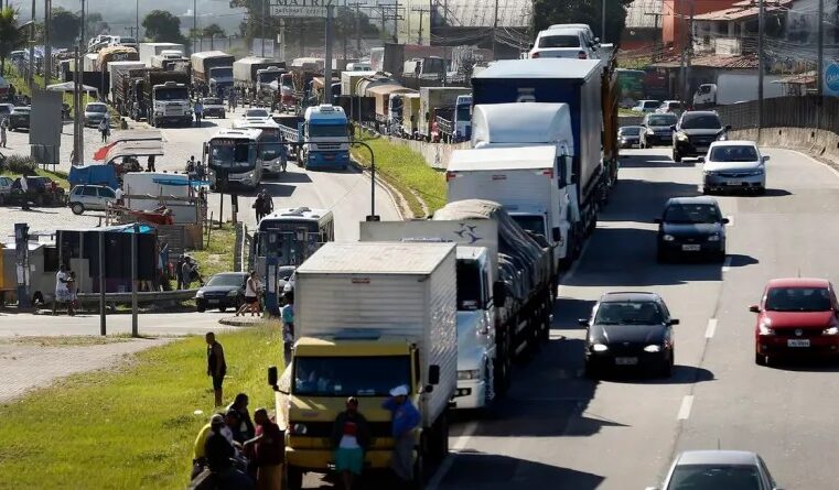 Caminhoneiros começam a receber benefício na próxima terça, 09.