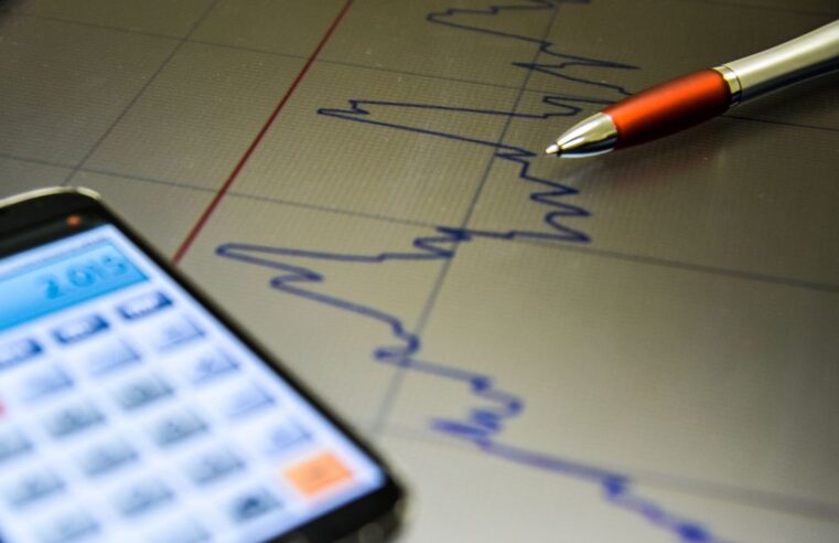 PIB cresce 4,6% em 2021 e país retoma patamar anterior à pandemia, diz IBGE