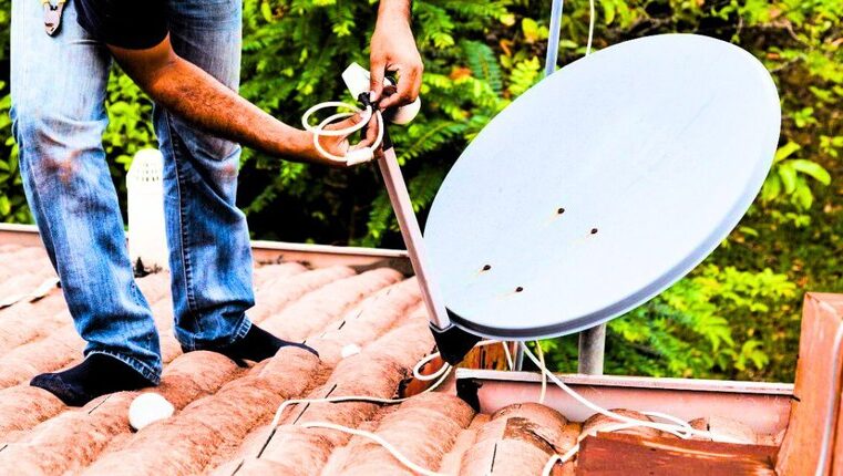 Ministério das Comunicações amplia distribuição de kits de antenas de TV digital parabólica, via satélite, para 323 municípios