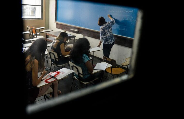 Novas diretrizes para sanar calor e umidade nas Escolas Estaduais de Minas.