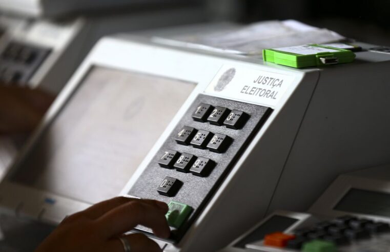 Mais de 156 milhões de pessoas estão aptas a votar neste domingo.