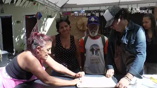 Oficina de impressão botânica é realizada no Centro de Artesanato