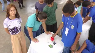 Estudantes aprendem ferramentas da tecnologia e fazem mostra