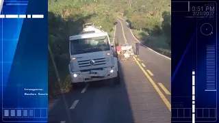 Casal fica ferido após batida na MGC 135