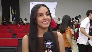 Aprovados no concurso da educação são empossados