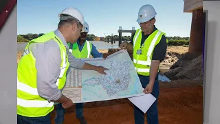 Governador vistoria obras da ponte sobre o Rio São Francisco que já alcançam 50% de execução