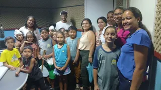 Escola municipal de São Francisco visita Estúdio da Rádio Voz News
