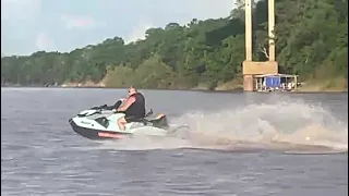 Sextou 2026. Passeio de barco próximo à ponte!