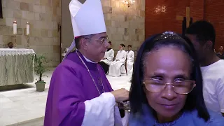 Católicos iniciam a Quaresma participando da missa da quarta-feira de cinzas