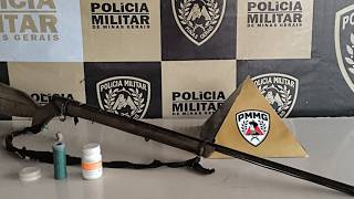 Cerco rápido no Barreiro do Tejuco. PM prende três e apreende arma