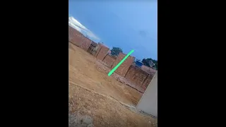 Tragédia em São Francisco. Gêmeos de três anos são atingidos por estrutura de galpão