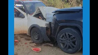 Veículos batem de frente em Manga