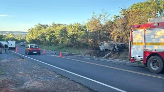 Duas pessoas morrem após acidente entre dois veículos