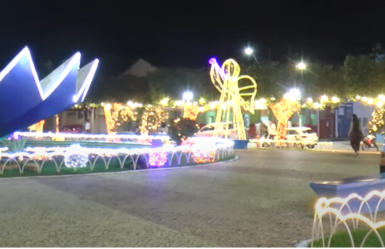 Prefeitura de Januária finaliza montagem da iluminação de natal