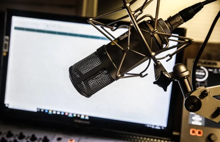 Rádio segue presente no cotidiano de 79% dos brasileiros das metrópoles, aponta pesquisa