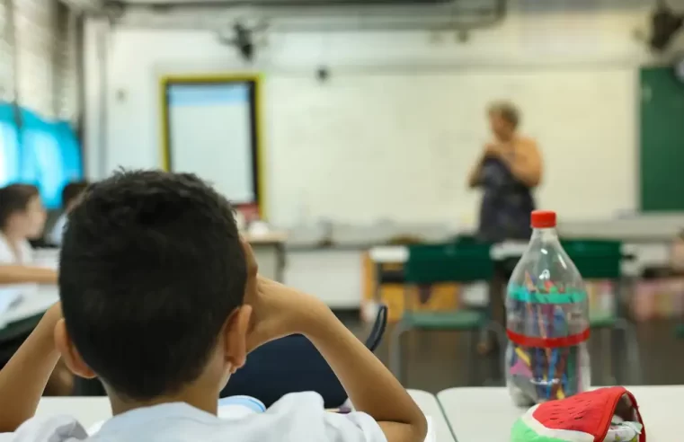 Uso excessivo de IA preocupa educadores e cientistas pelo impacto na aprendizagem